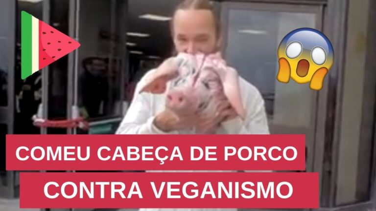 Homem apreciando um delicioso porco assado